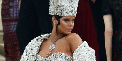 Rihanna stjal showet i pave-inspirert design